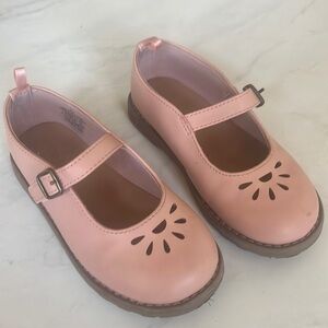 Girl pink dress shoes